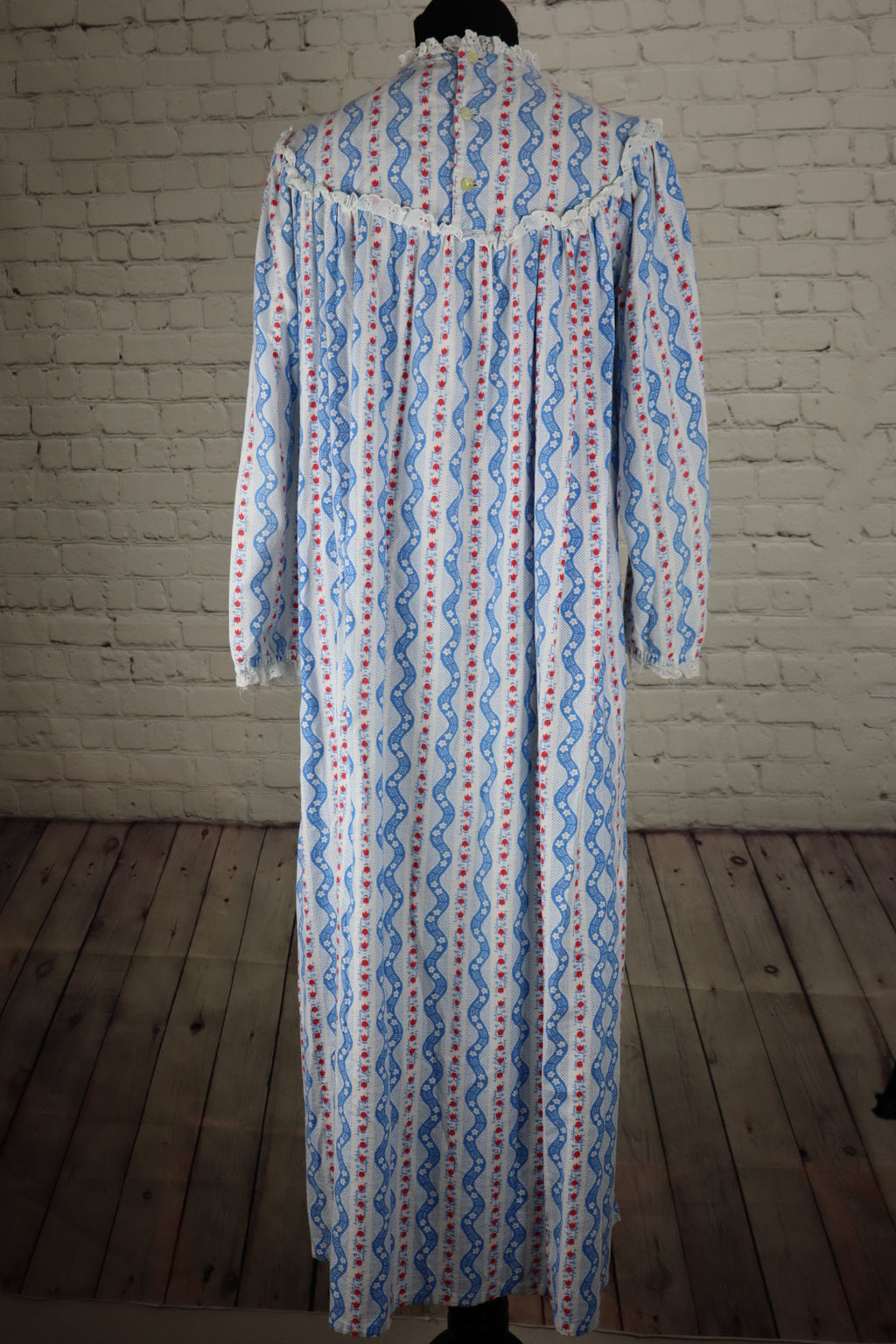 Vintage 1970s Lanz of Salzburg Cotton Nightgown