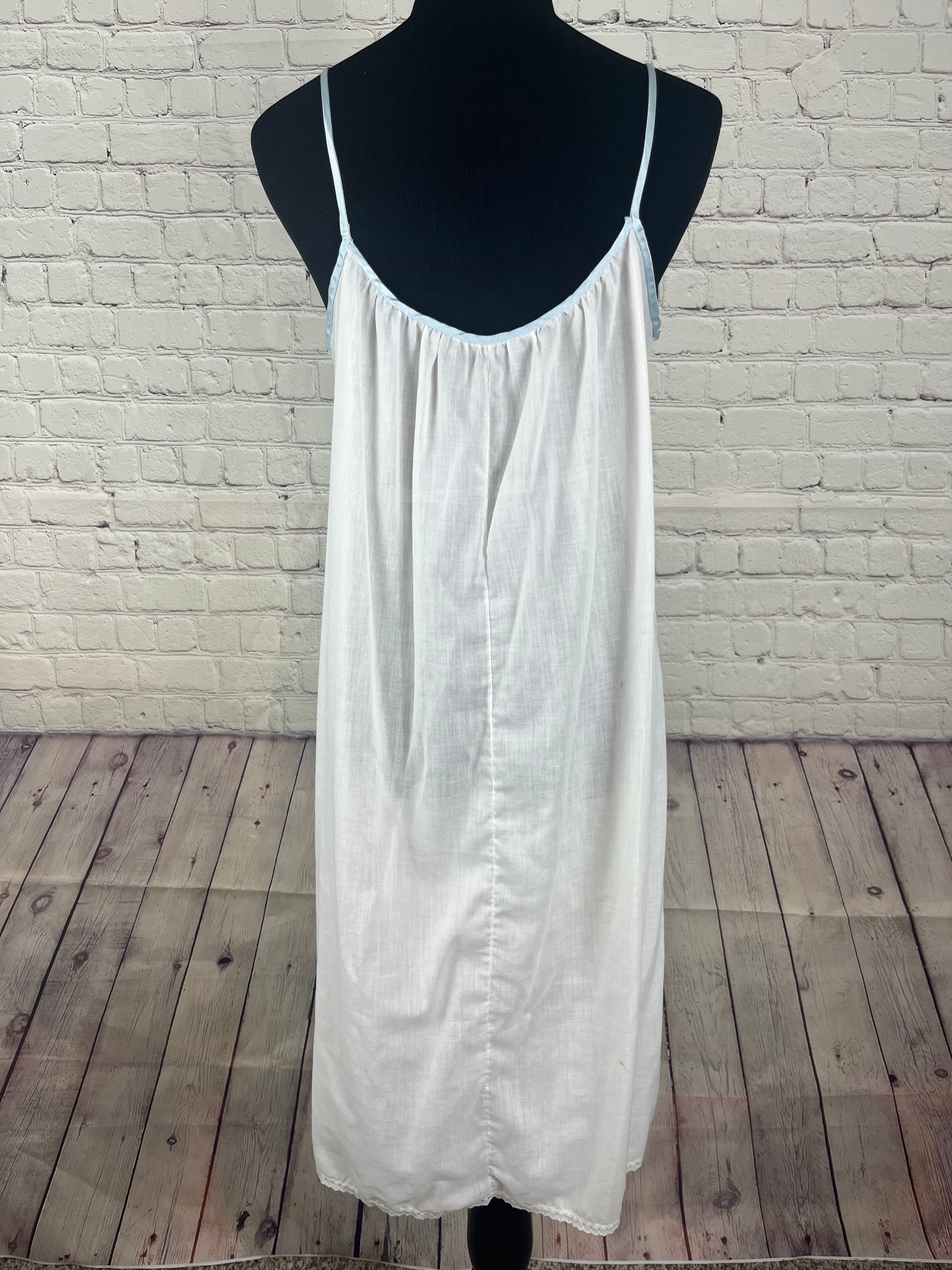 Vintage White Eyelet Nightgown & Robe Set — Two Piece (No Tags)