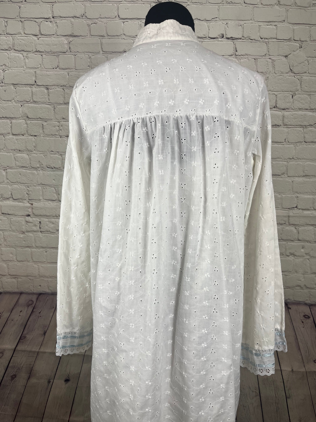 Vintage White Eyelet Nightgown & Robe Set — Two Piece (No Tags)