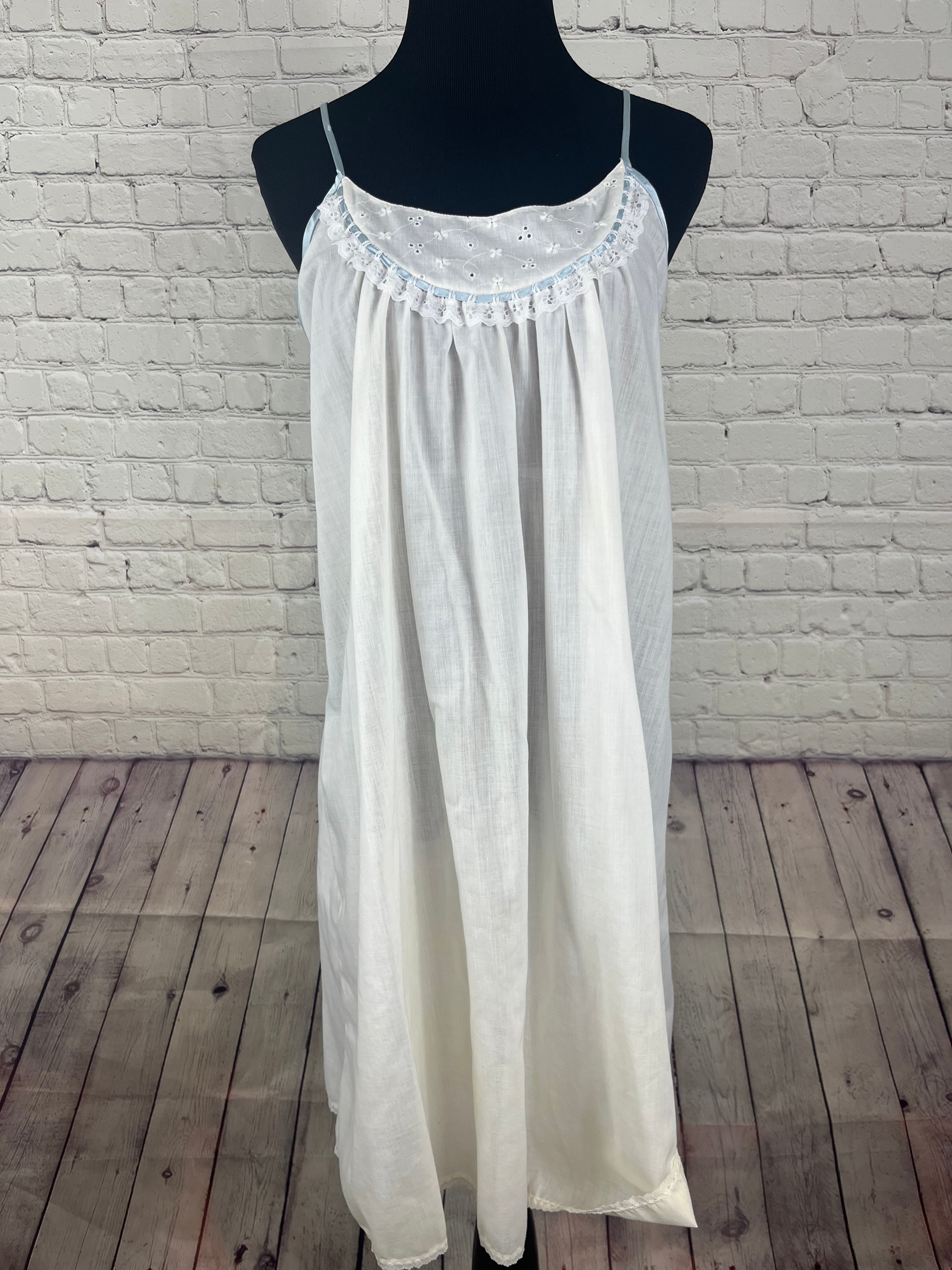 Vintage White Eyelet Nightgown & Robe Set — Two Piece (No Tags)