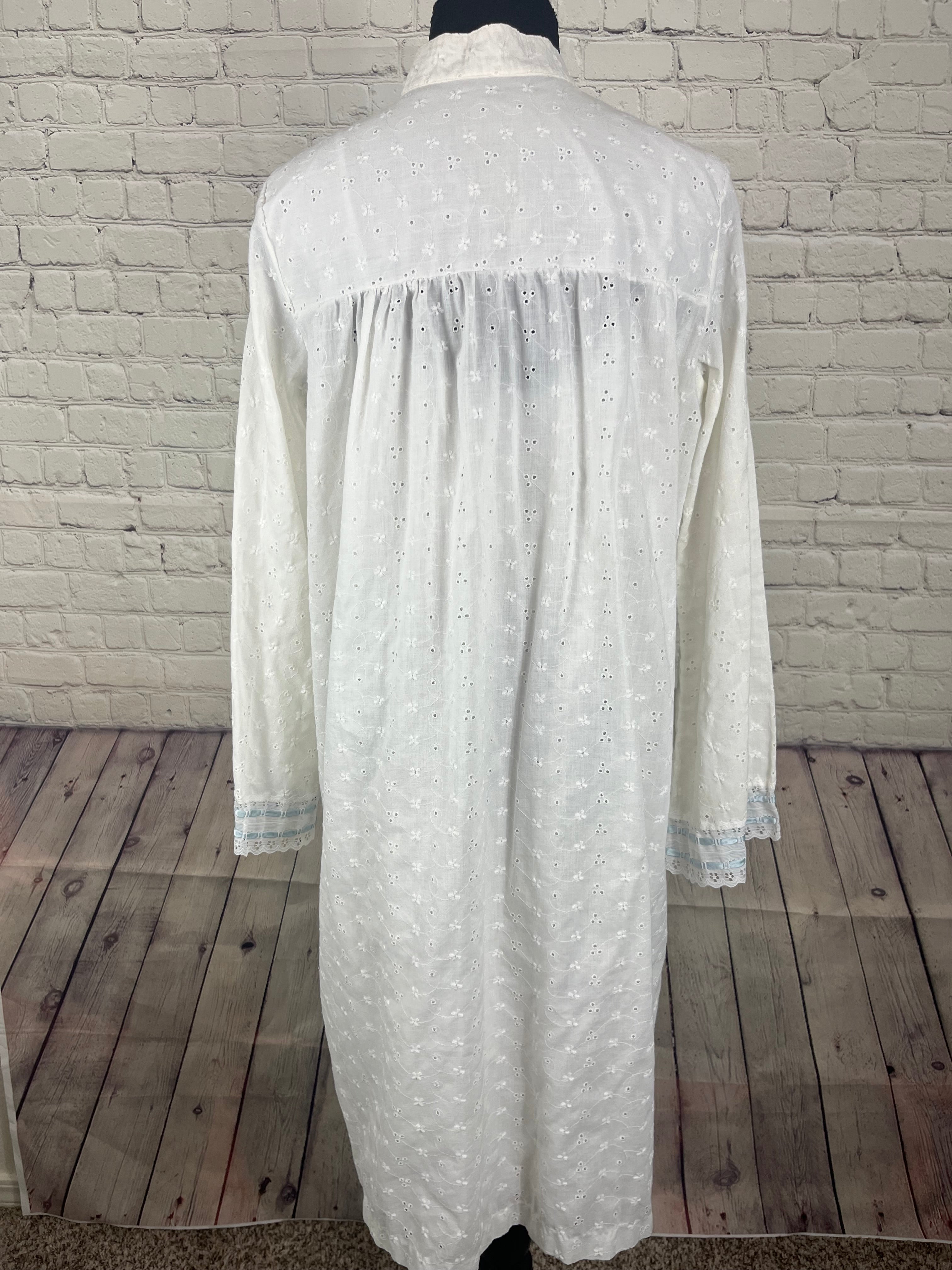 Vintage White Eyelet Nightgown & Robe Set — Two Piece (No Tags)