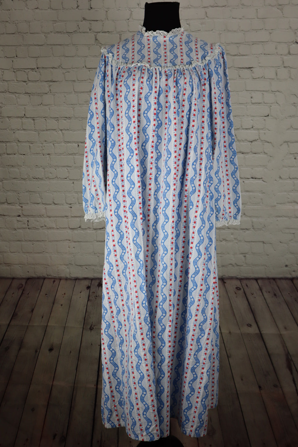 Vintage 1970s Lanz of Salzburg Cotton Nightgown