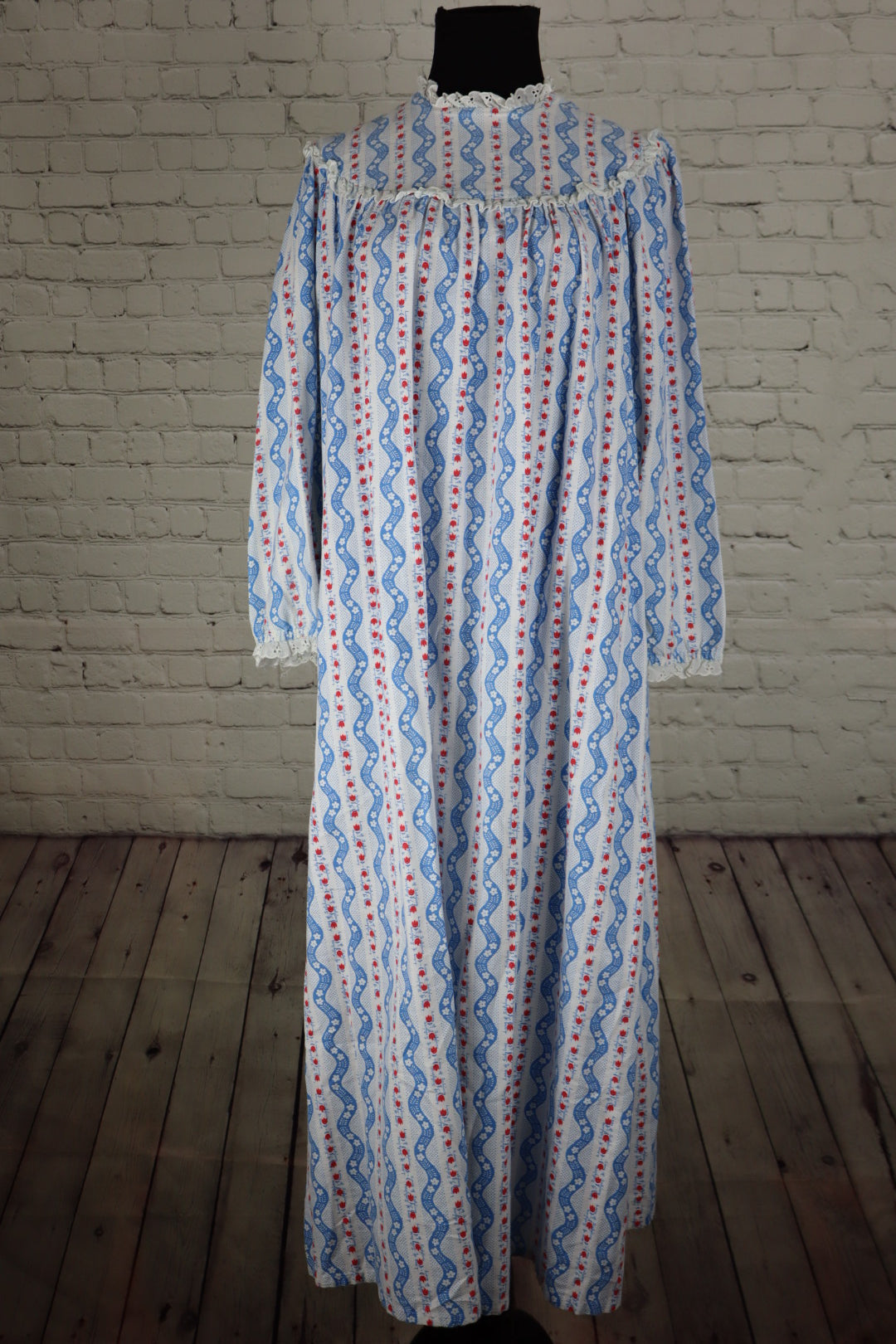 Vintage 1970s Lanz of Salzburg Cotton Nightgown
